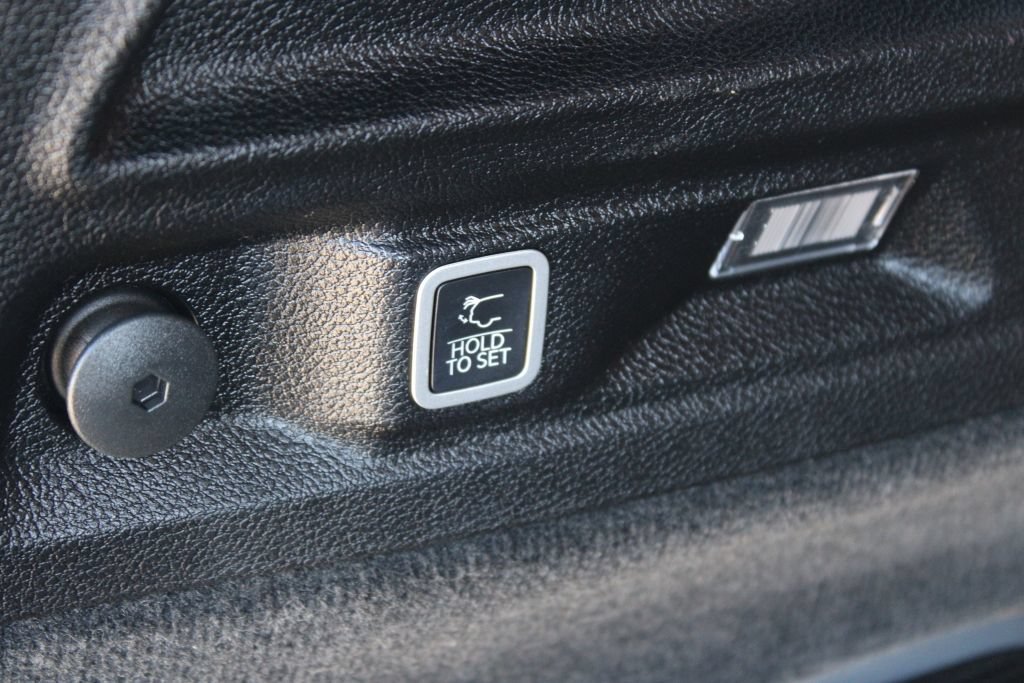Used 2021 Jeep Grand Cherokee L Summit w/ Advanced Protech Group IV AWD/4WD image 9