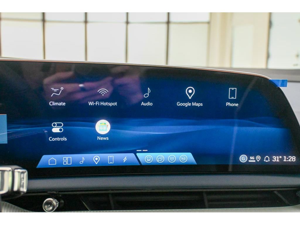 New 2026 Cadillac Optiq Luxury 2 image 32