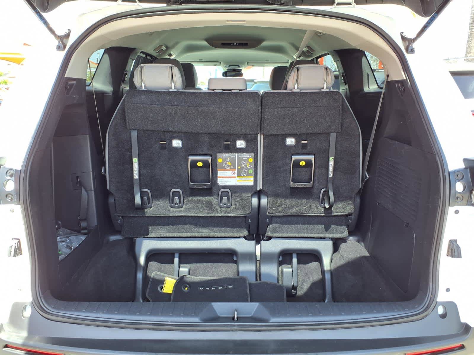 Certified 2025 Toyota Sienna LE FWD image 6