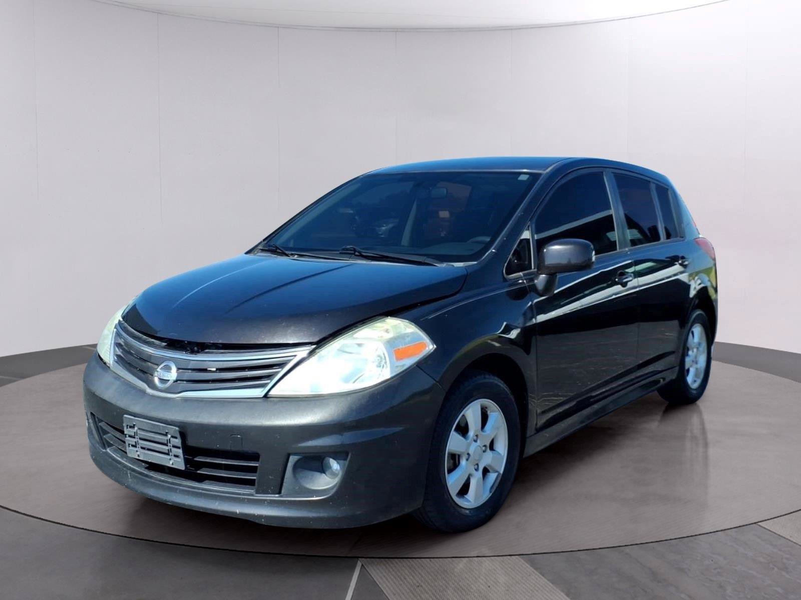 Used 2010 Nissan Versa Hatchback FWD image 1