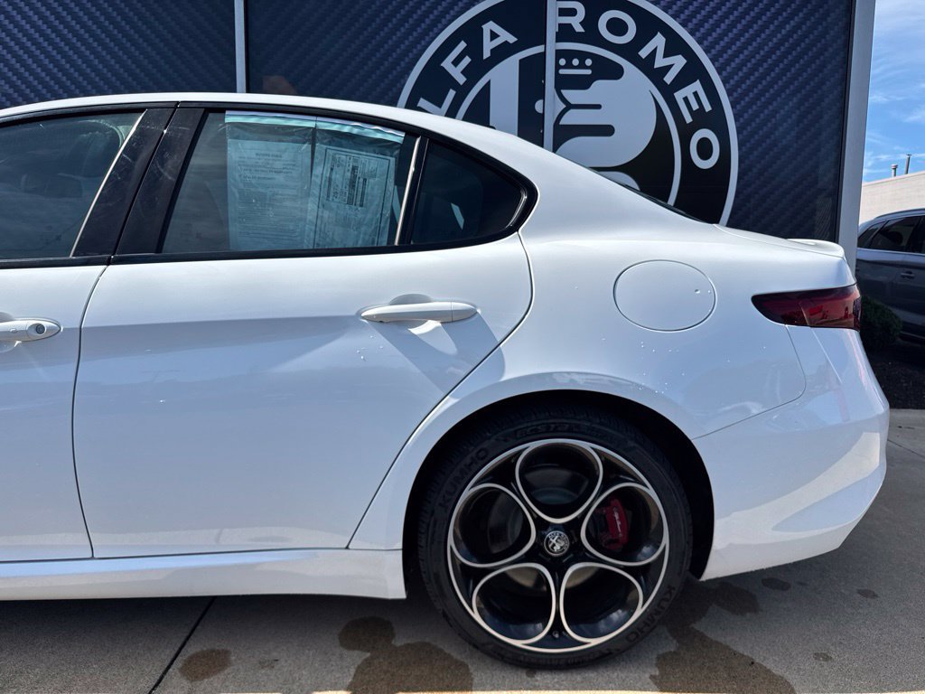 Used 2022 Alfa Romeo Giulia Veloce AWD/4WD image 14