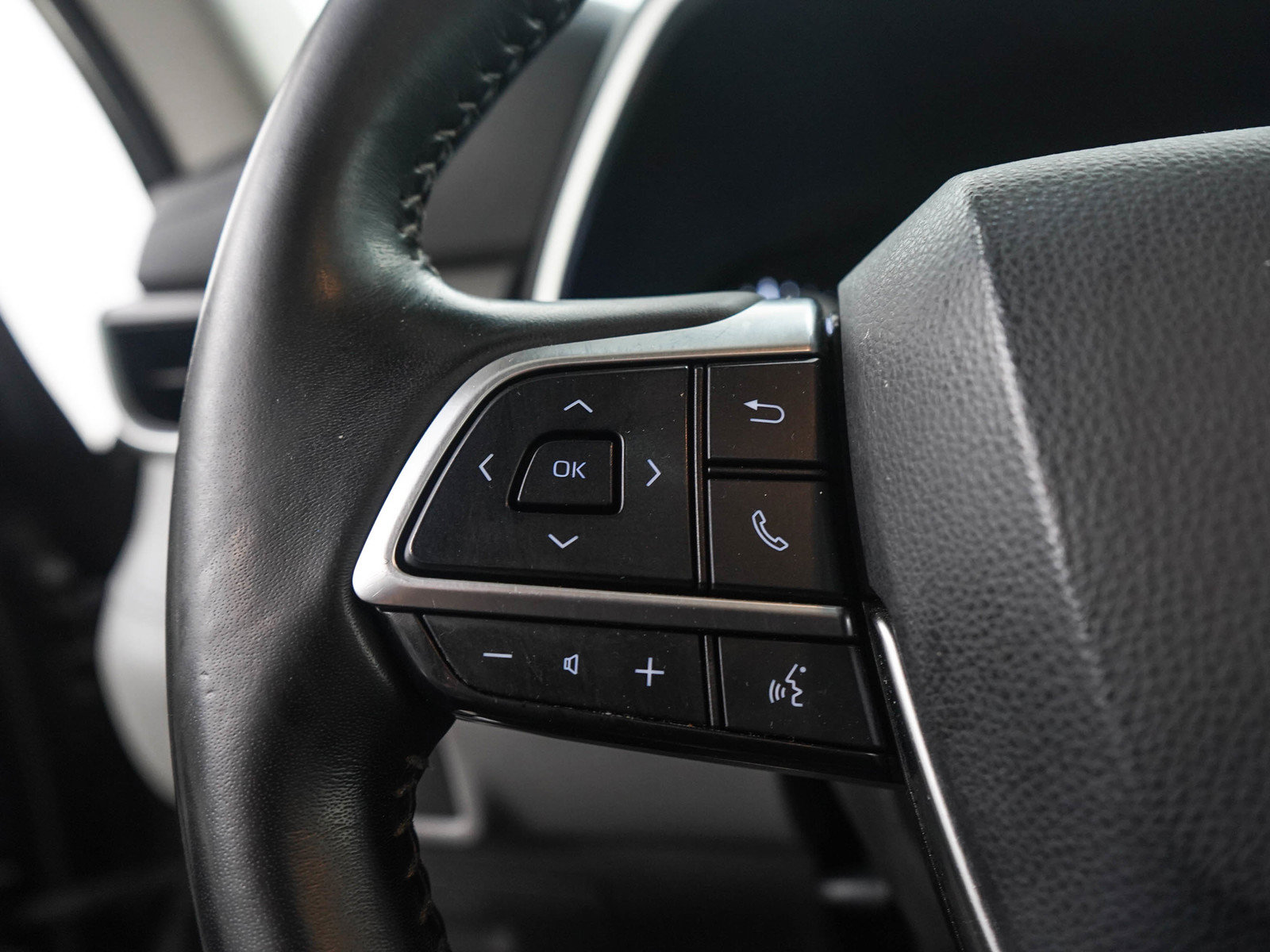 Used 2020 Toyota Highlander XLE AWD/4WD image 26