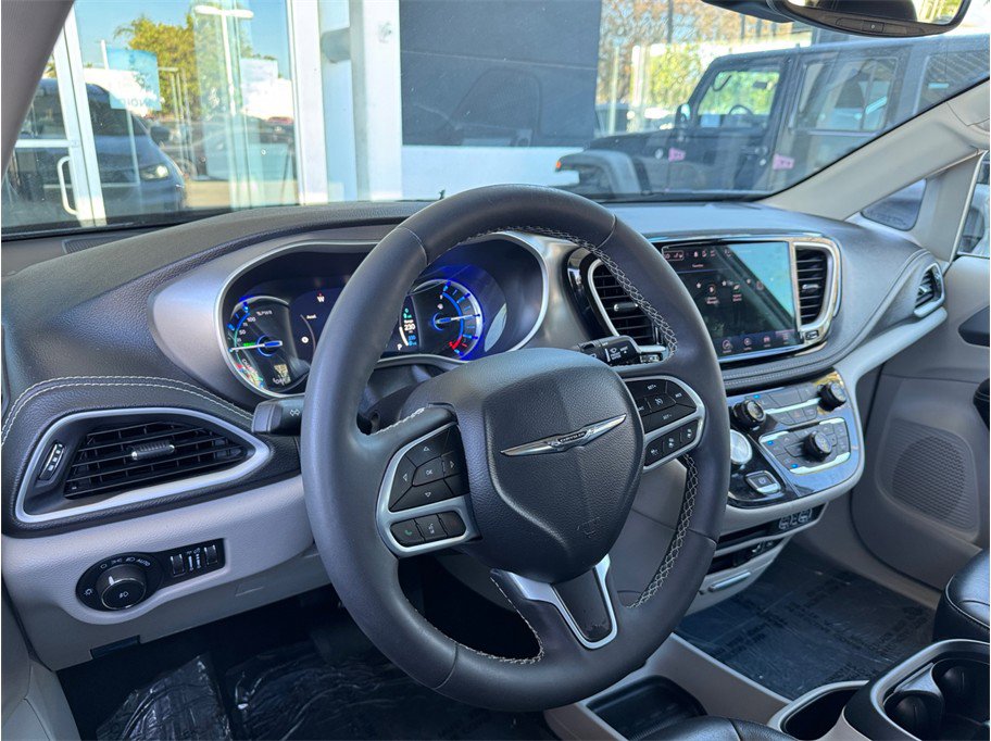 Used 2022 Chrysler Pacifica Touring-L FWD image 25