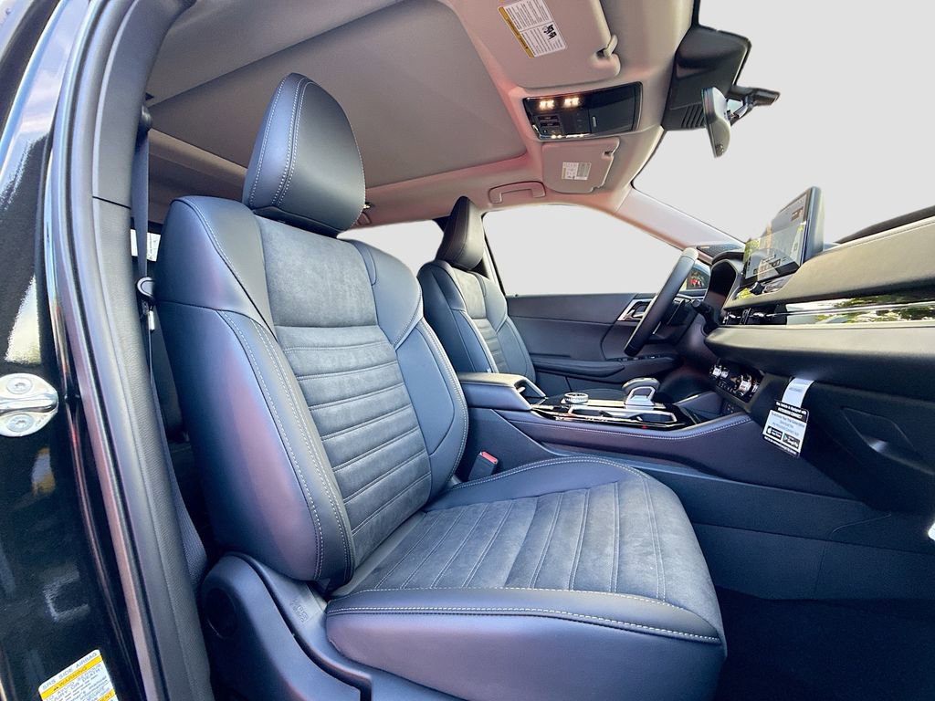 New 2025 Mitsubishi Outlander SE image 31