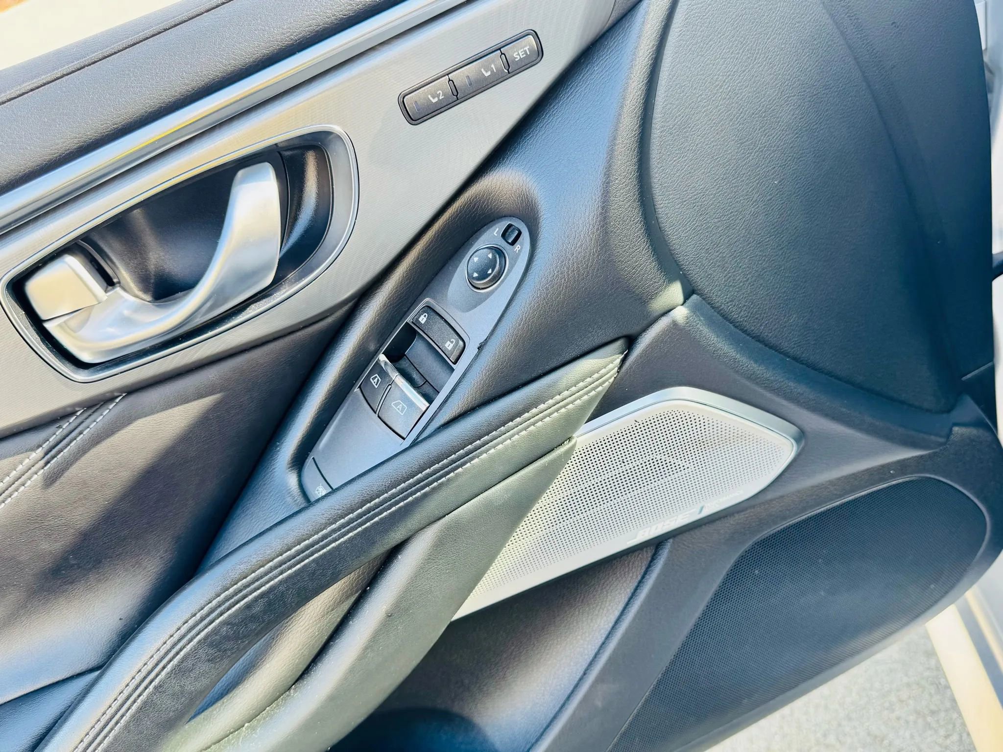 Used 2017 INFINITI Q60 3.0t w/ Premium Plus Package 3.0T image 17