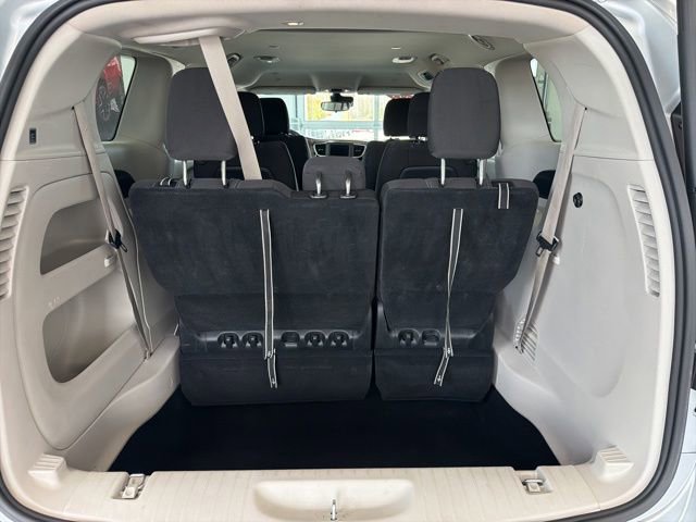 Used 2023 Chrysler Voyager LX FWD image 8
