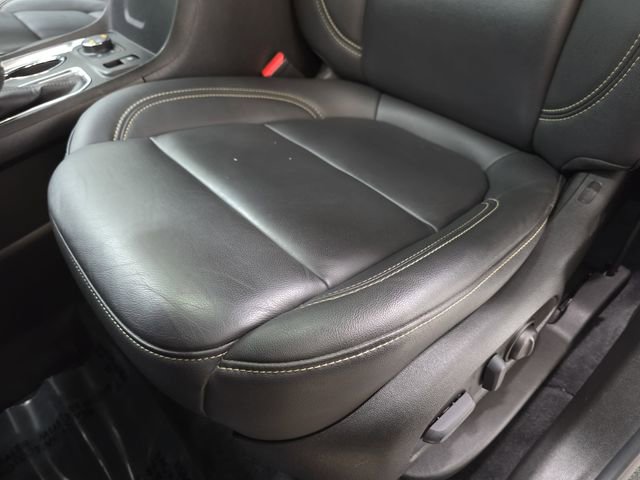 Used 2023 Chevrolet Traverse LT w/ Rear Camera Mirror Package AWD/4WD image 27