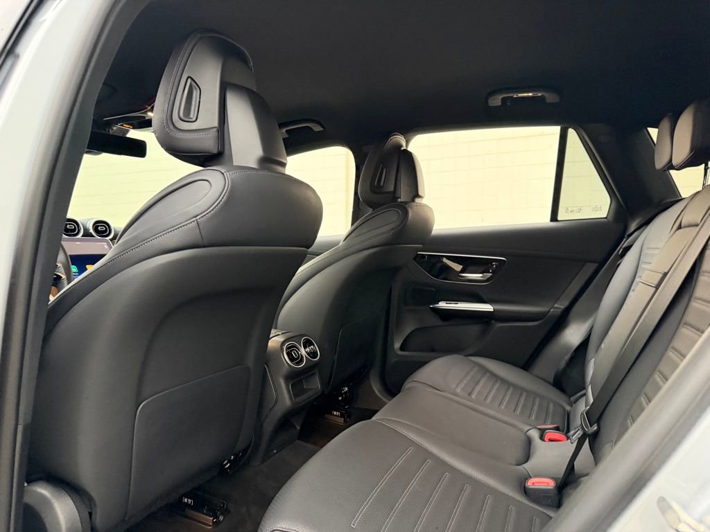 Used 2025 Mercedes-Benz GLC 300 4MATIC image 30