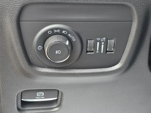 Used 2025 Jeep Grand Cherokee L Limited w/ Black Appearance Package image 9