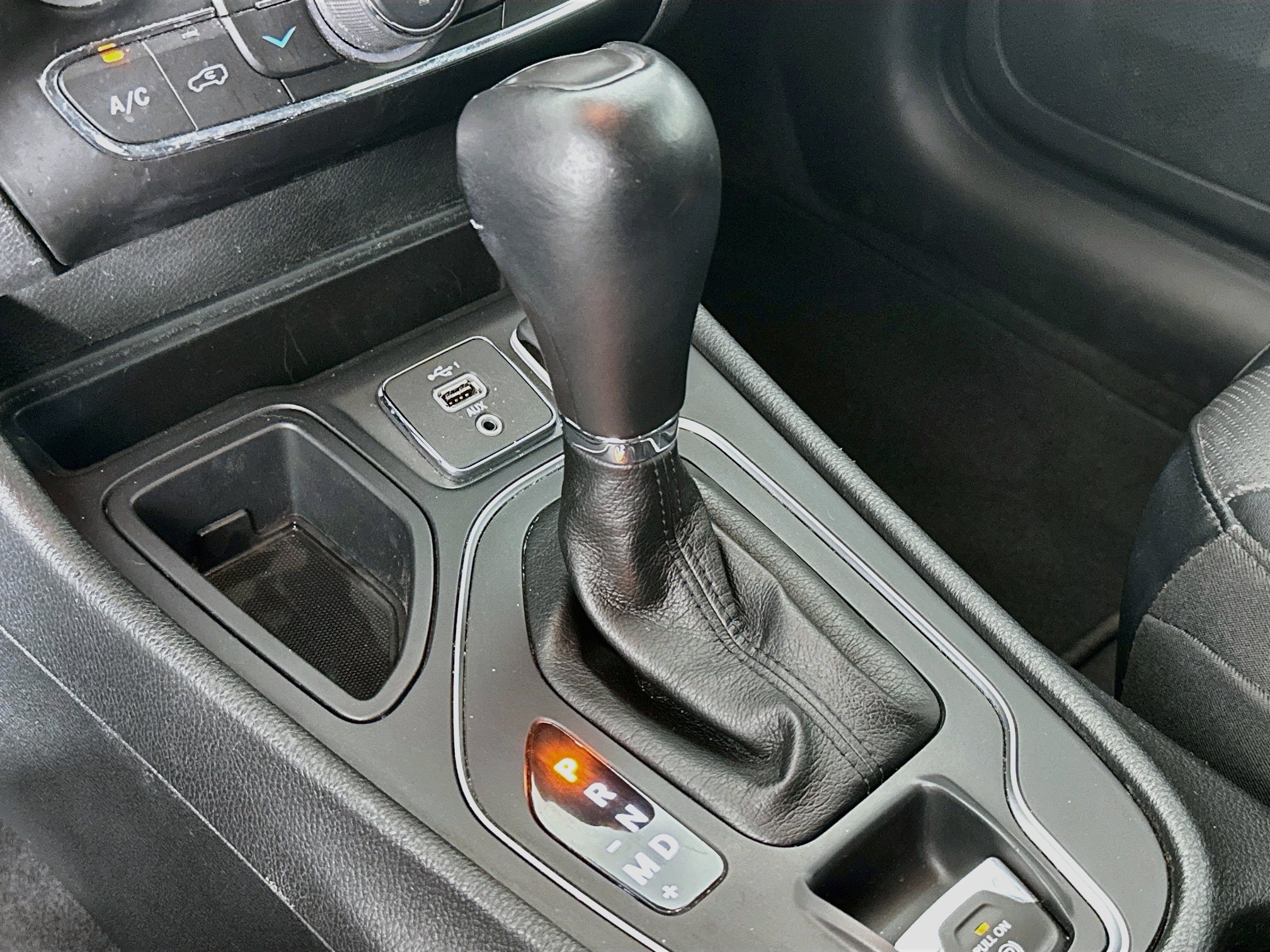 Used 2022 Jeep Cherokee Latitude Lux FWD image 24