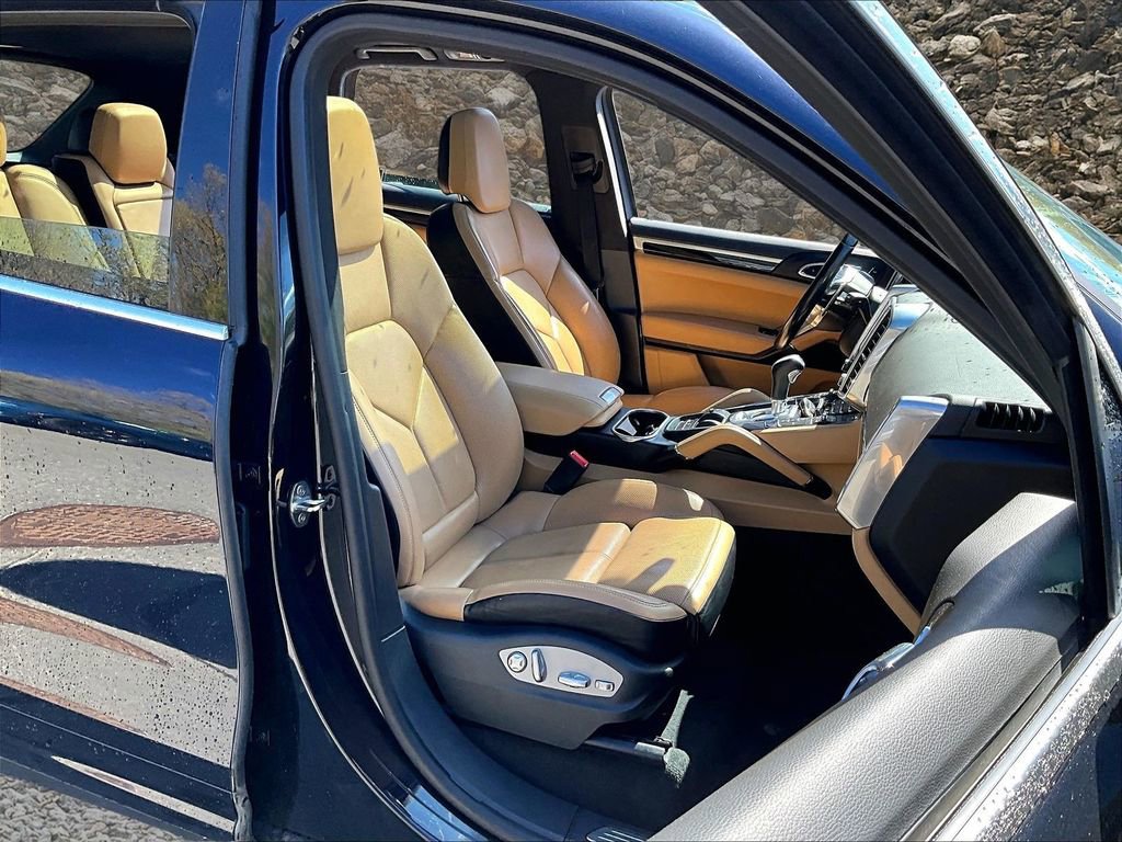Used 2018 Porsche Cayenne S w/ Premium Package AWD/4WD image 7