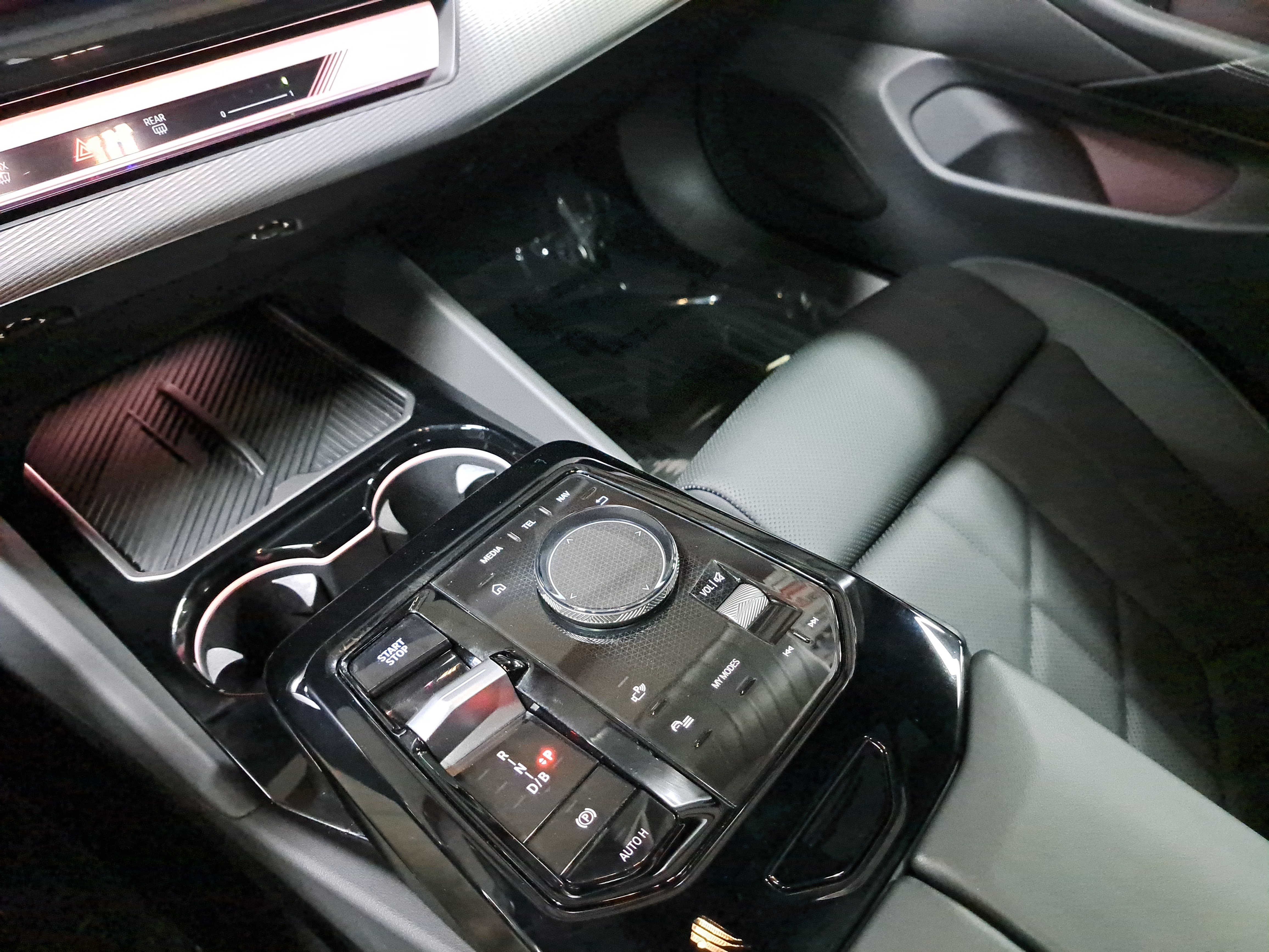 Certified 2026 BMW i5 eDrive40 w/ M Sport Package AWD/4WD image 27