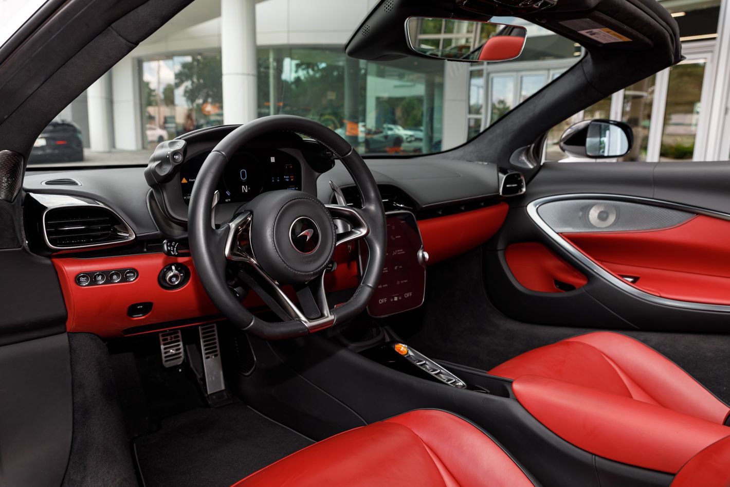 Used 2025 McLaren Artura Spider RWD image 48