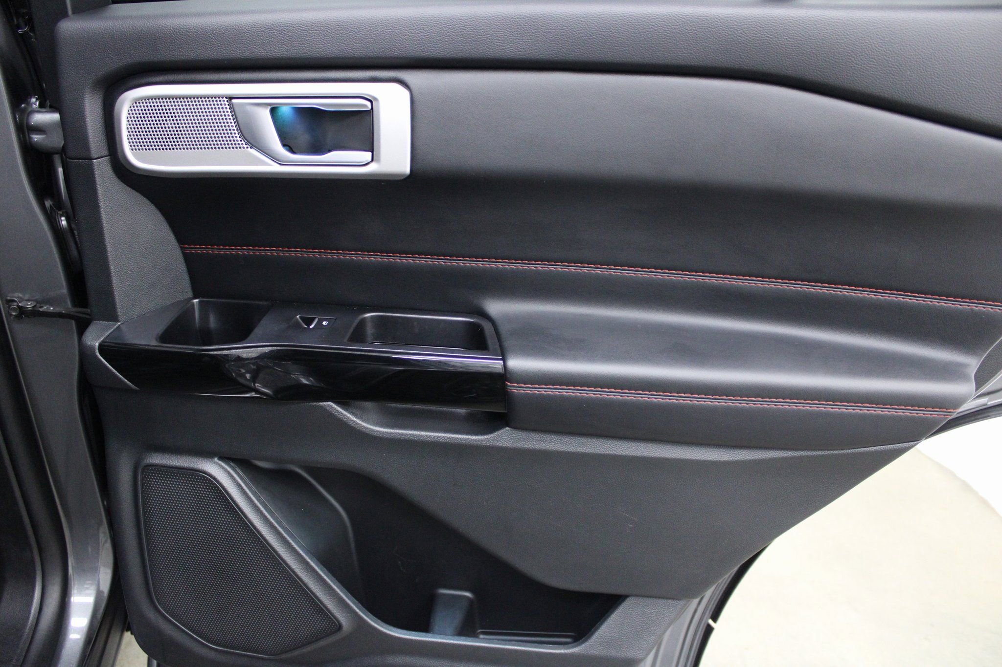 Used 2023 Ford Explorer ST-Line w/ Class IV Trailer Tow Package image 29