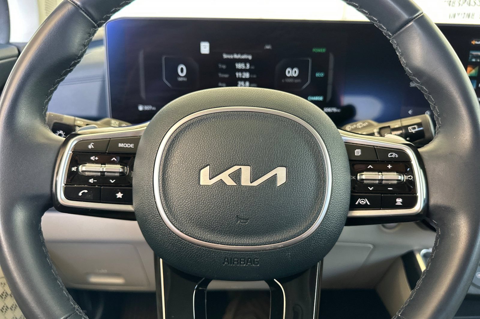 Certified 2025 Kia Carnival SX FWD image 26
