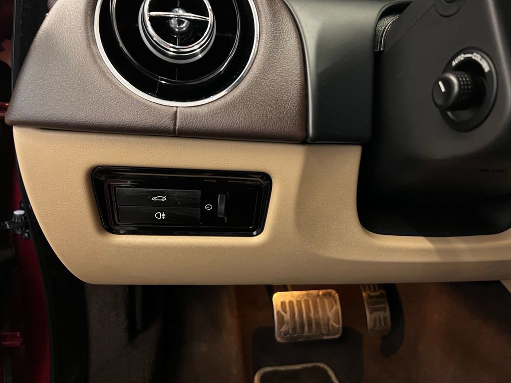 Used 2014 Jaguar XJ AWD image 28