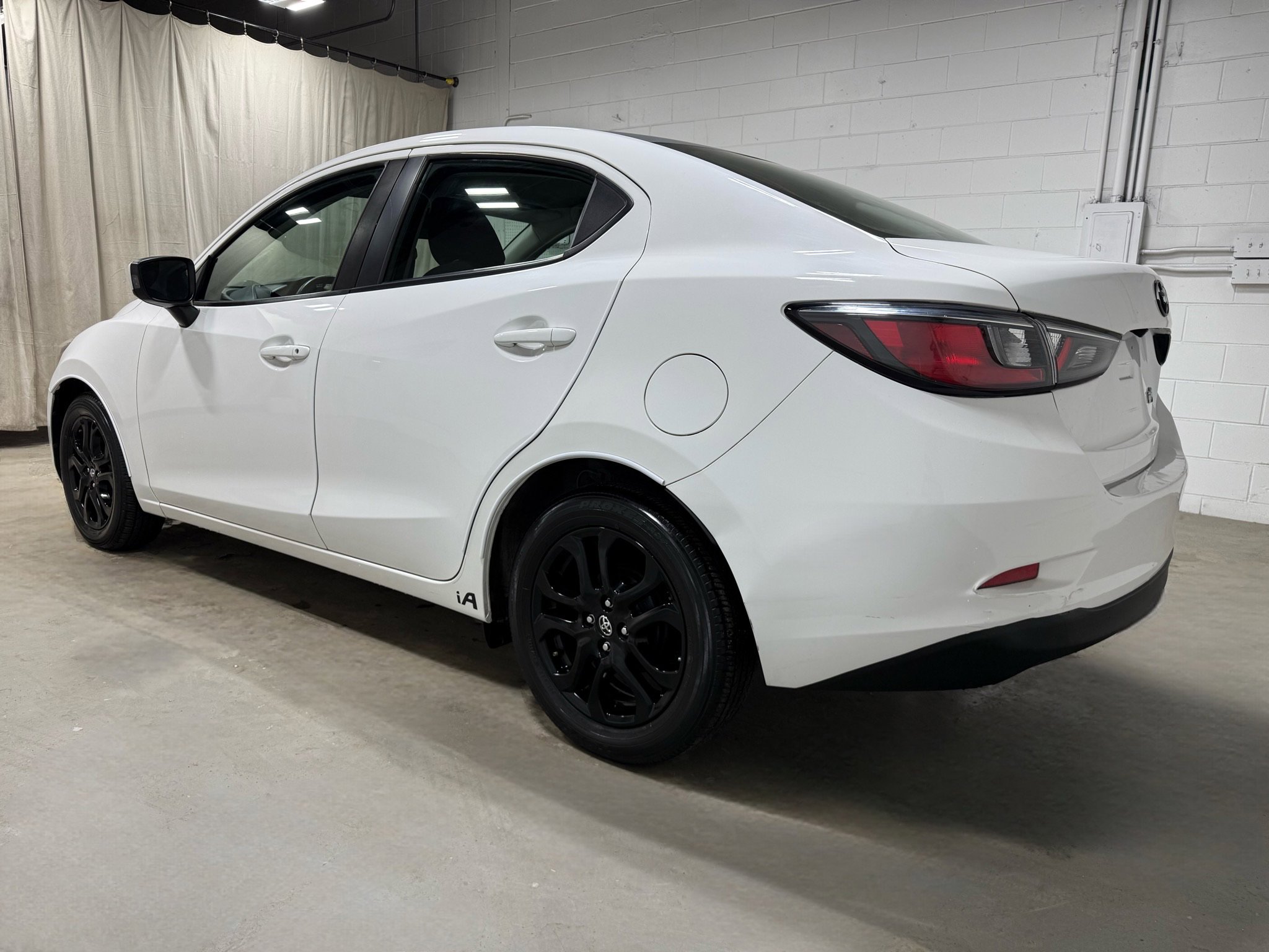 Used 2017 Toyota Yaris iA image 5