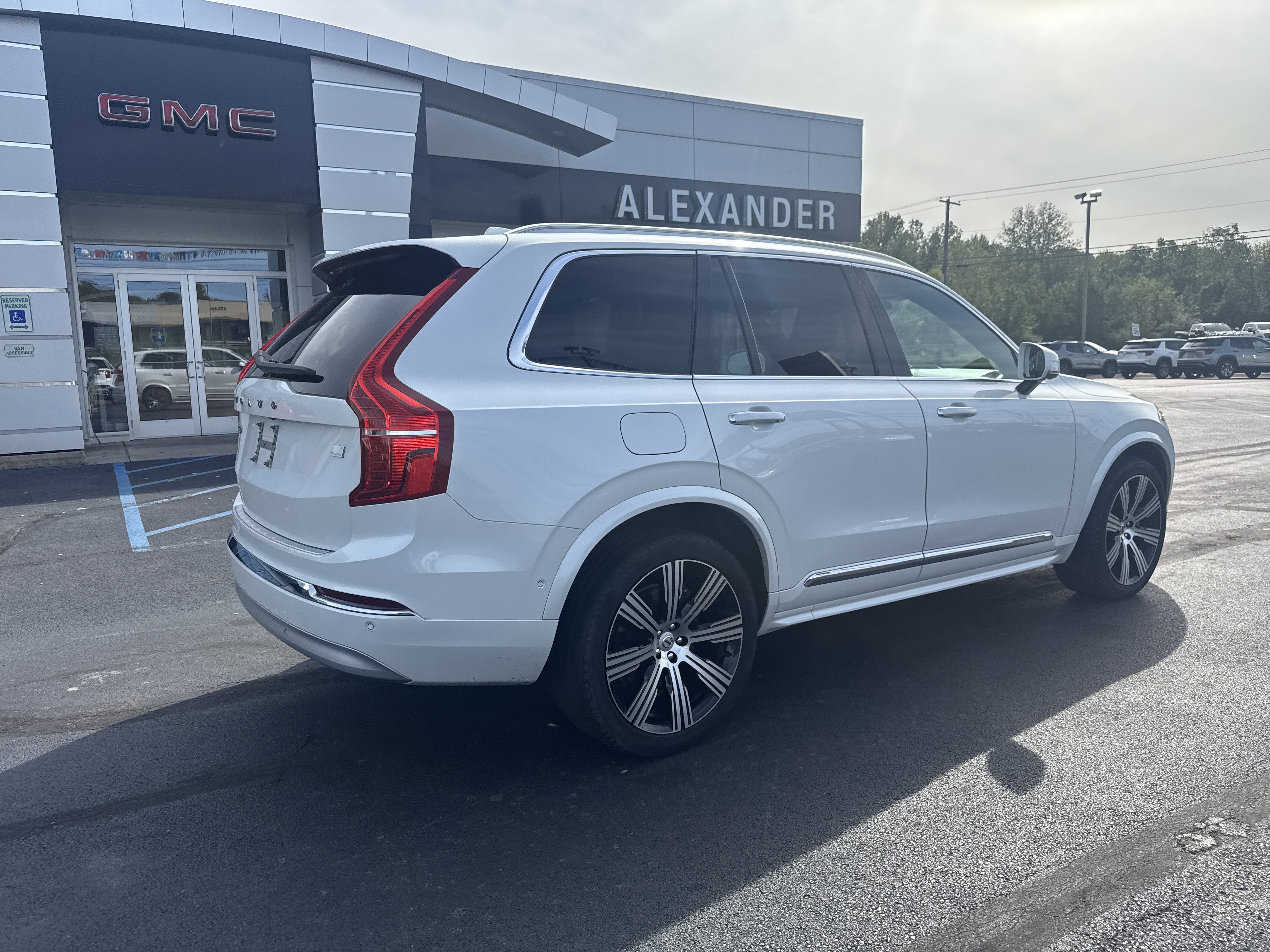 Used 2022 Volvo XC90 T8 Inscription image 3
