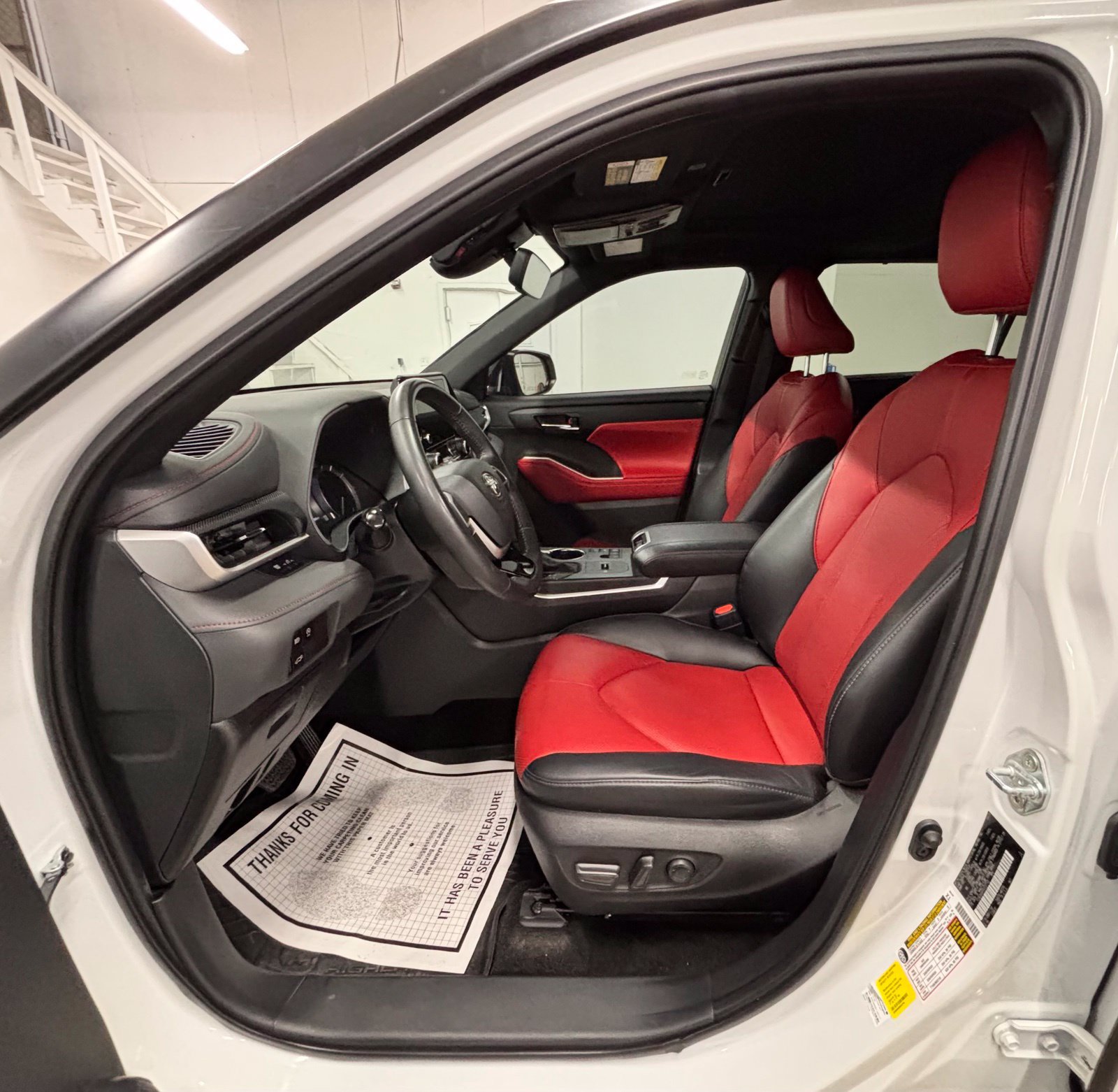 Used 2024 Toyota Highlander XSE FWD image 23