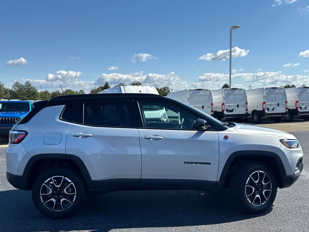 Used 2024 Jeep Compass Trailhawk image 2