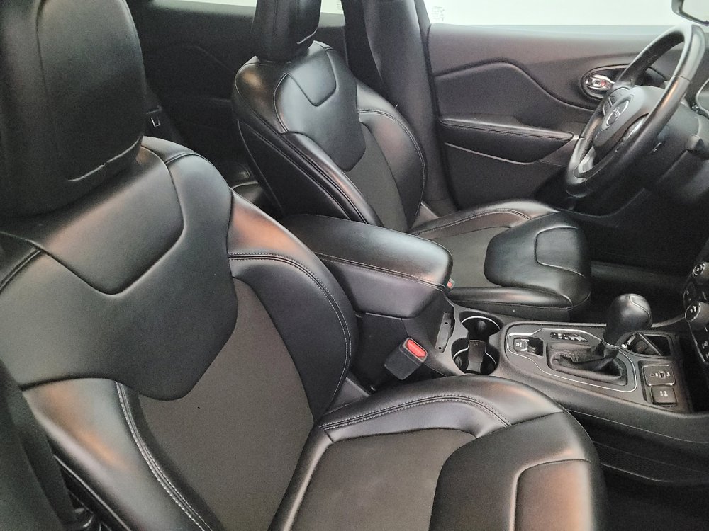 Used 2019 Jeep Cherokee Latitude Plus image 21