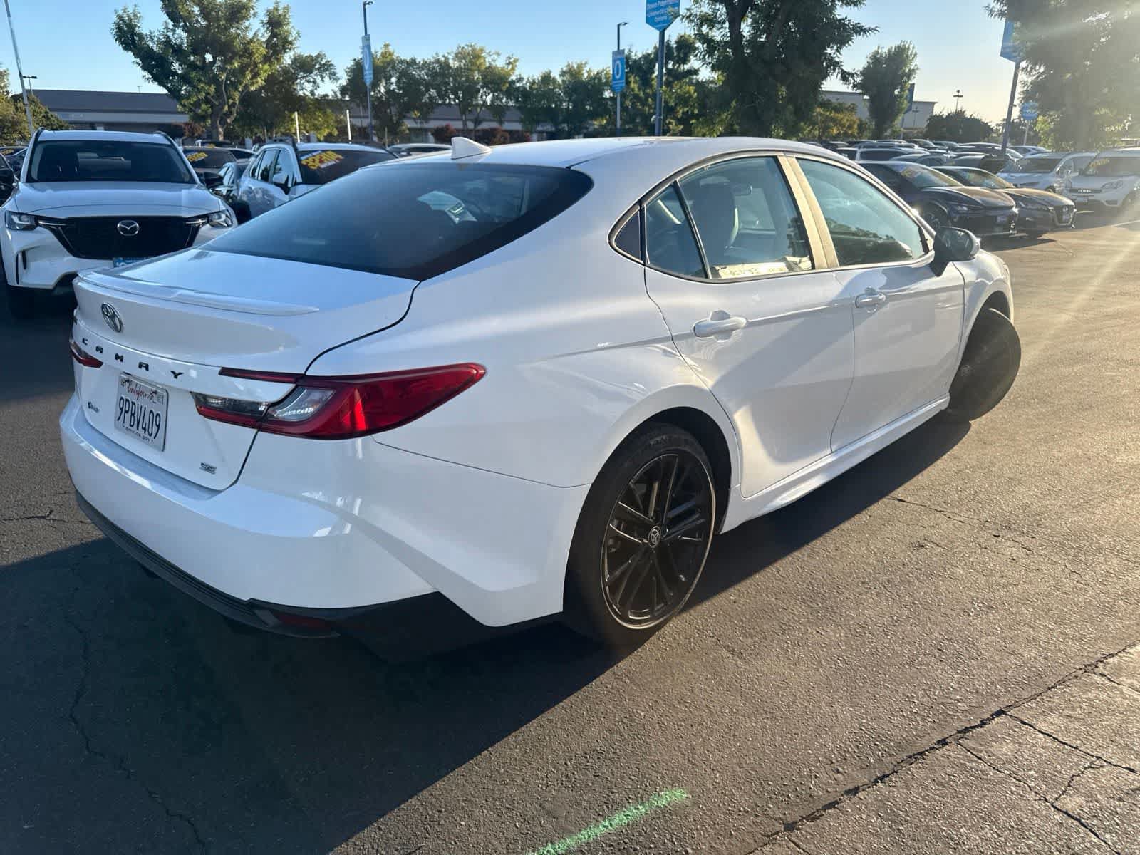 Used 2025 Toyota Camry SE FWD image 5