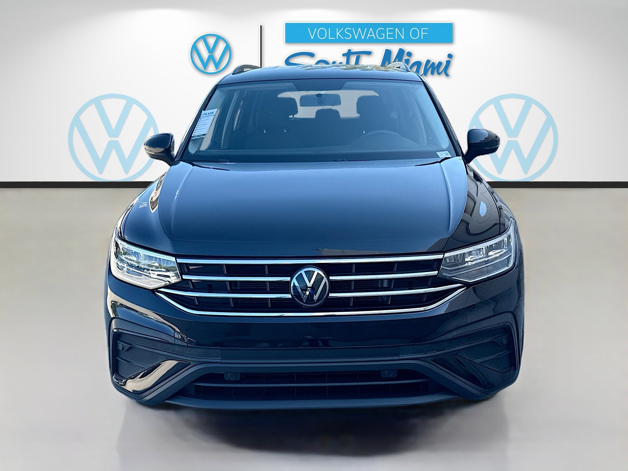 Used 2022 Volkswagen Tiguan S image 2