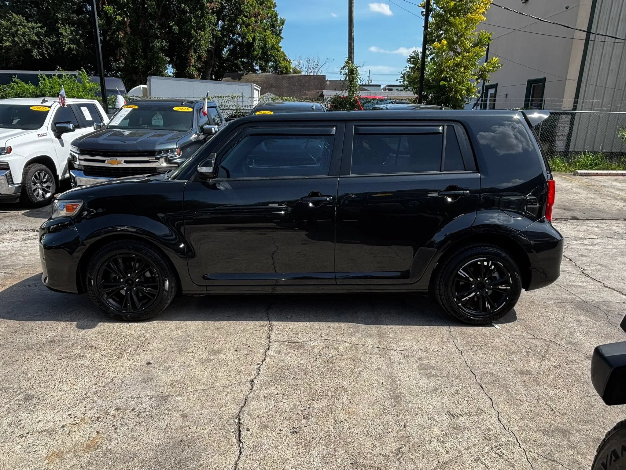 Used 2015 Scion xB FWD image 4