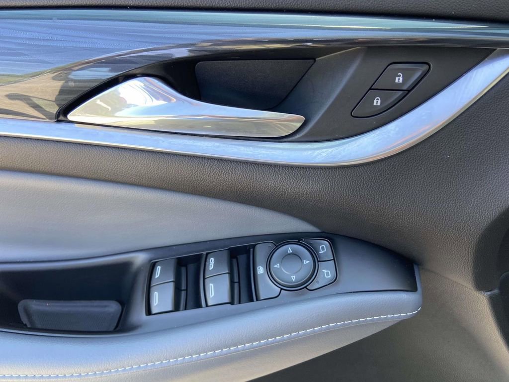 Used 2020 Buick Enclave Essence w/ Sport Touring Edition image 15