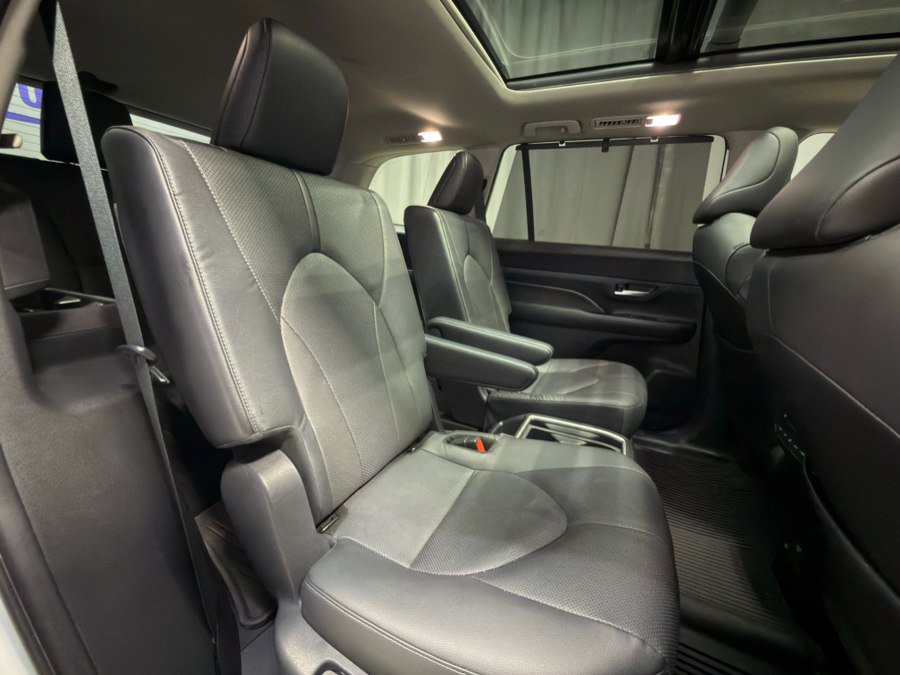 Used 2024 Toyota Grand Highlander AWD image 35