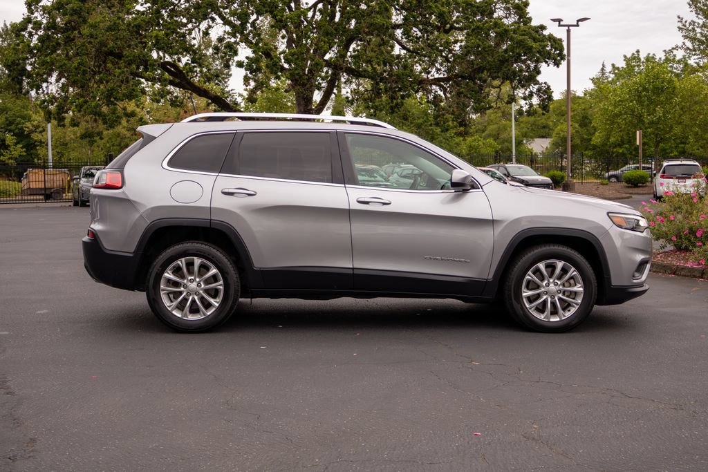 Used 2019 Jeep Cherokee Latitude w/ Cold Weather Group FWD image 6