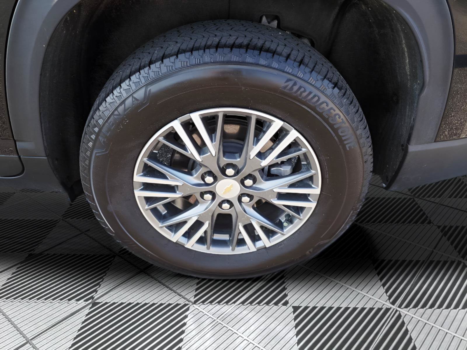 Used 2024 Chevrolet Traverse LS AWD/4WD image 36