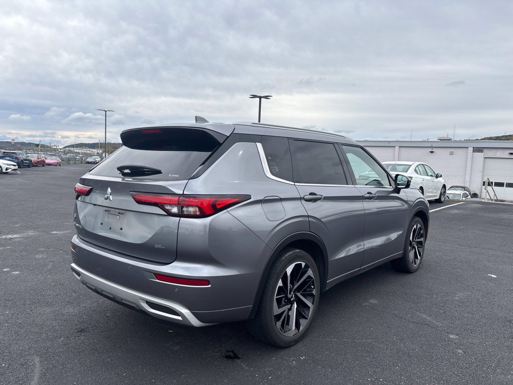 Used 2022 Mitsubishi Outlander SEL AWD/4WD image 2