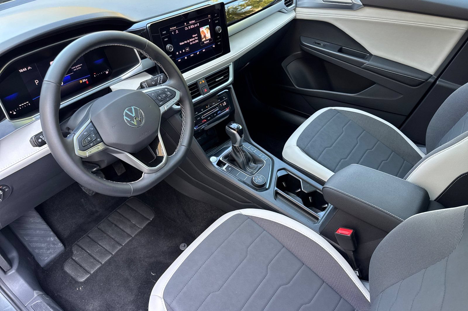 Certified 2026 Volkswagen Taos SE w/ Panoramic Sunroof Package AWD/4WD image 10