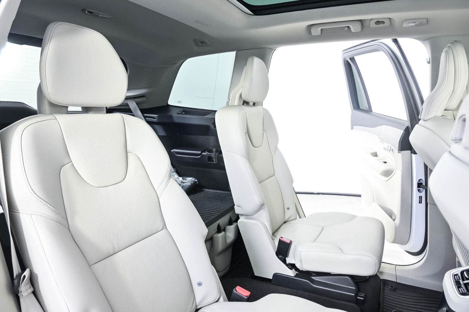 Used 2025 Volvo XC90 T8 Plus w/ Protection Package Premier AWD/4WD image 20