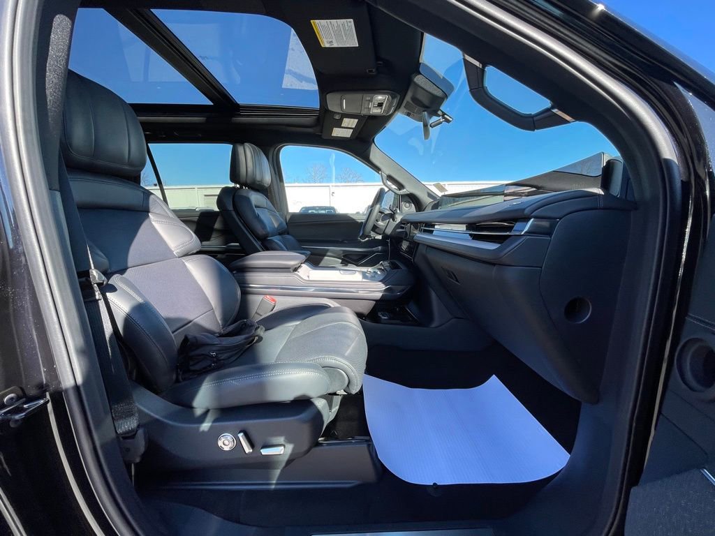 New 2026 Lincoln Navigator L Reserve w/ Jet Appearance Package image 24