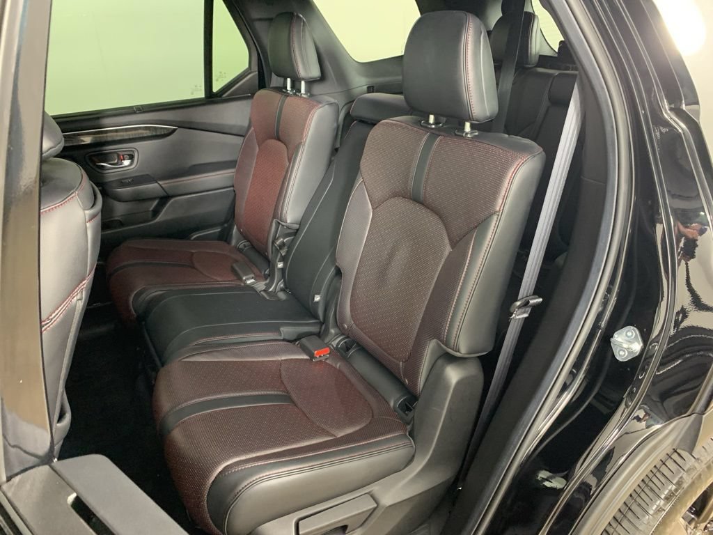 Used 2025 Honda Pilot Black Edition image 34