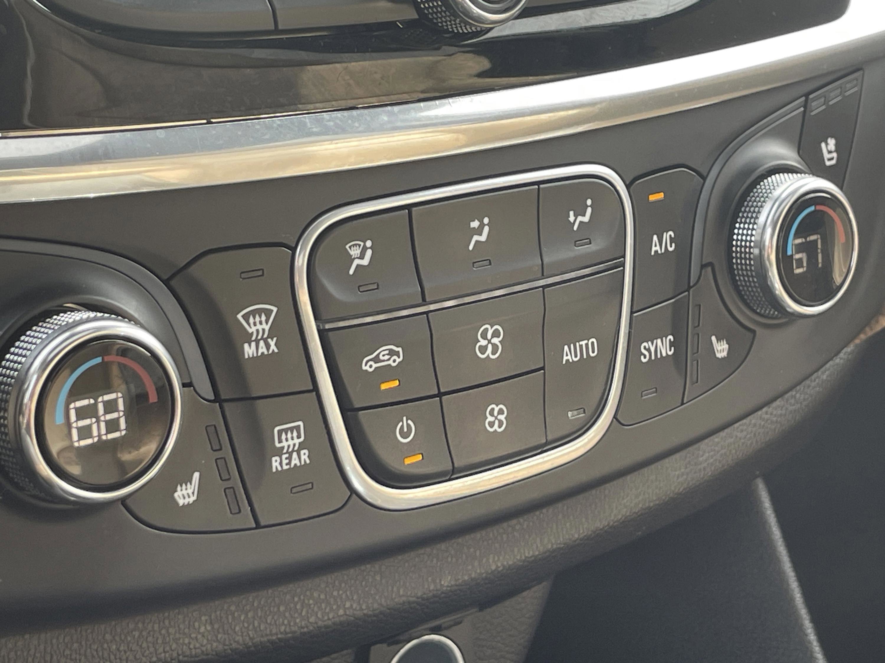 Used 2022 Chevrolet Traverse Premier image 22