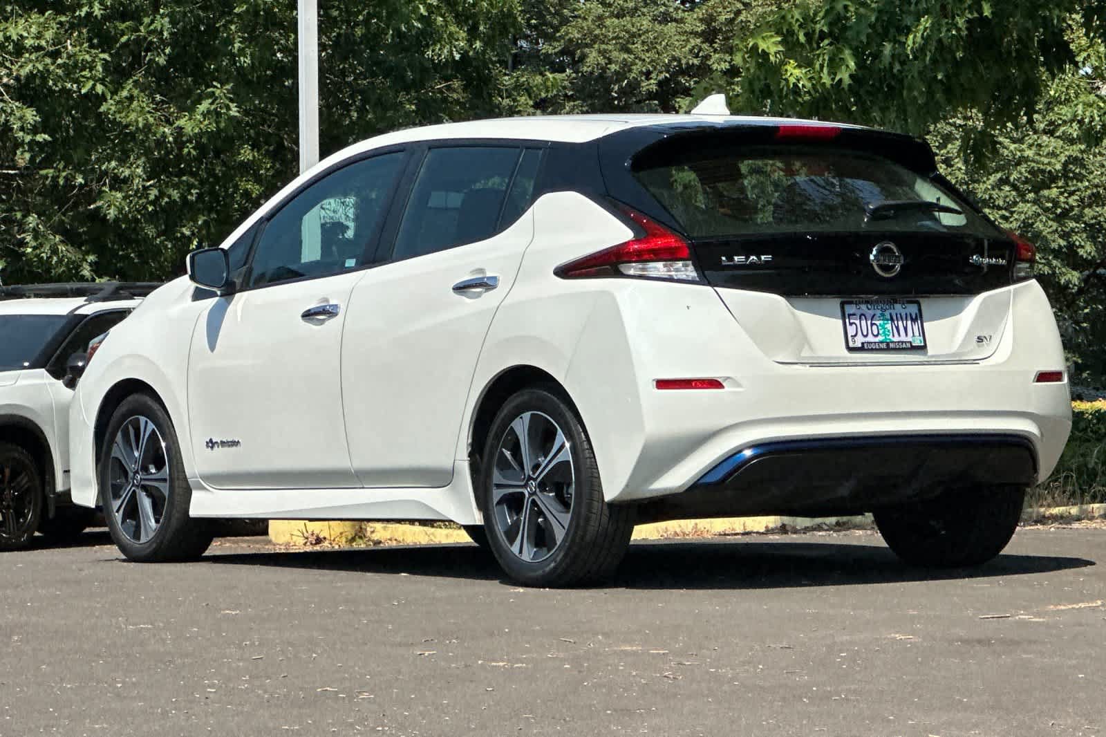 Used 2018 Nissan Leaf SV w/ SV Technology Package FWD image 6
