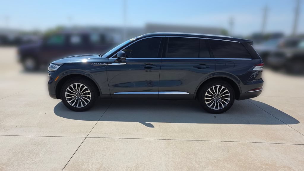 Used 2021 Lincoln Aviator Reserve AWD/4WD image 2