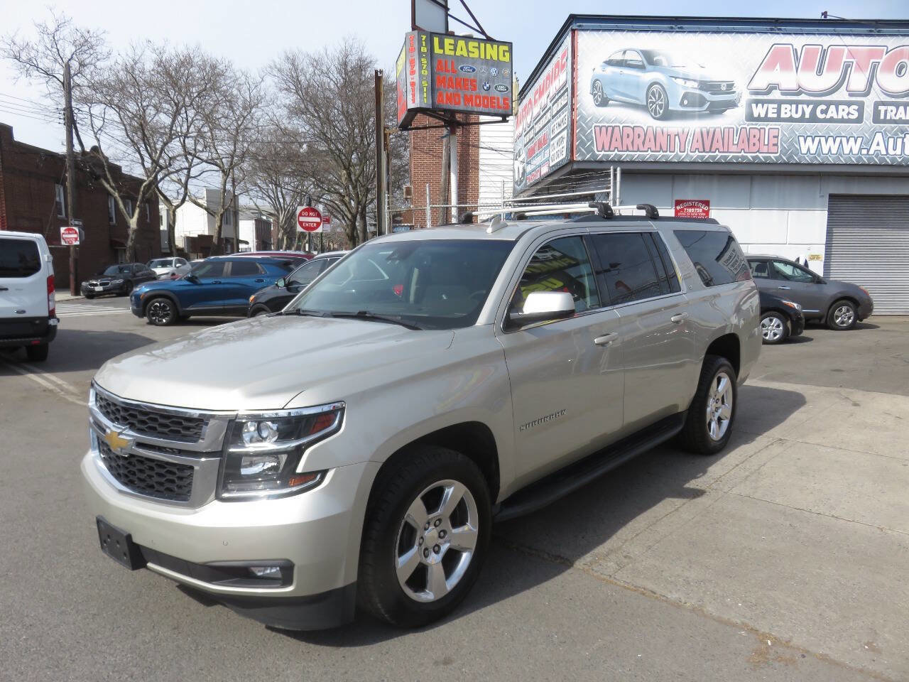 Used 2016 Chevrolet Suburban LT image 2
