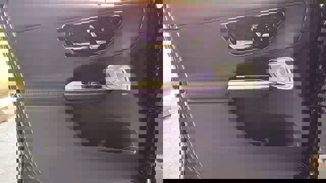 Used 2025 Mercedes-Benz GLC 300 4MATIC image 10