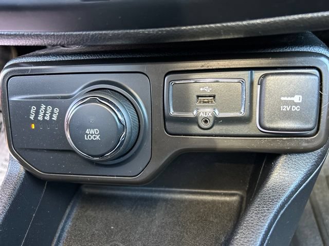 Used 2020 Jeep Renegade Limited w/ UConnect 8.4 Nav Group AWD/4WD image 29