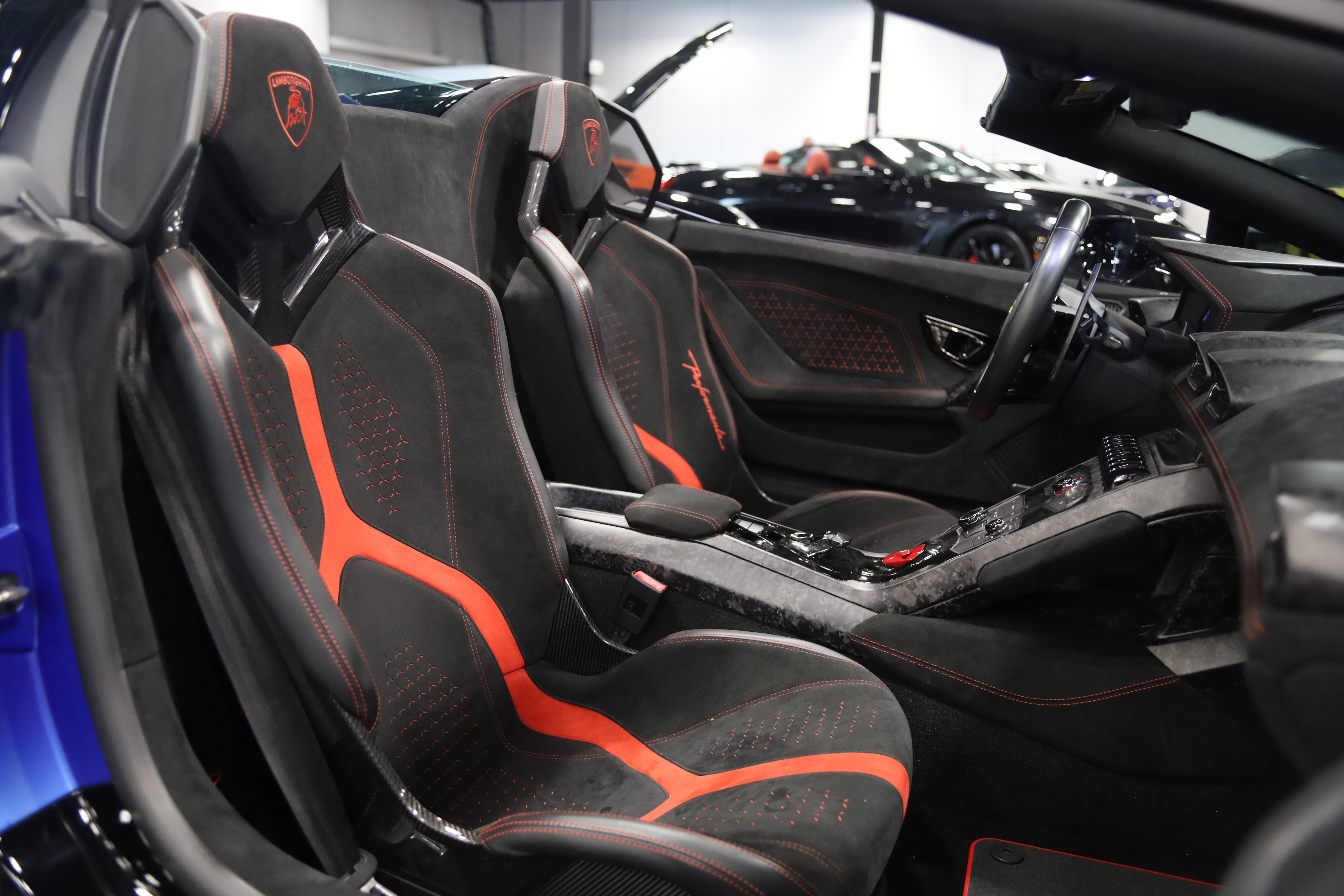 Used 2019 Lamborghini Huracan Performante AWD/4WD image 32