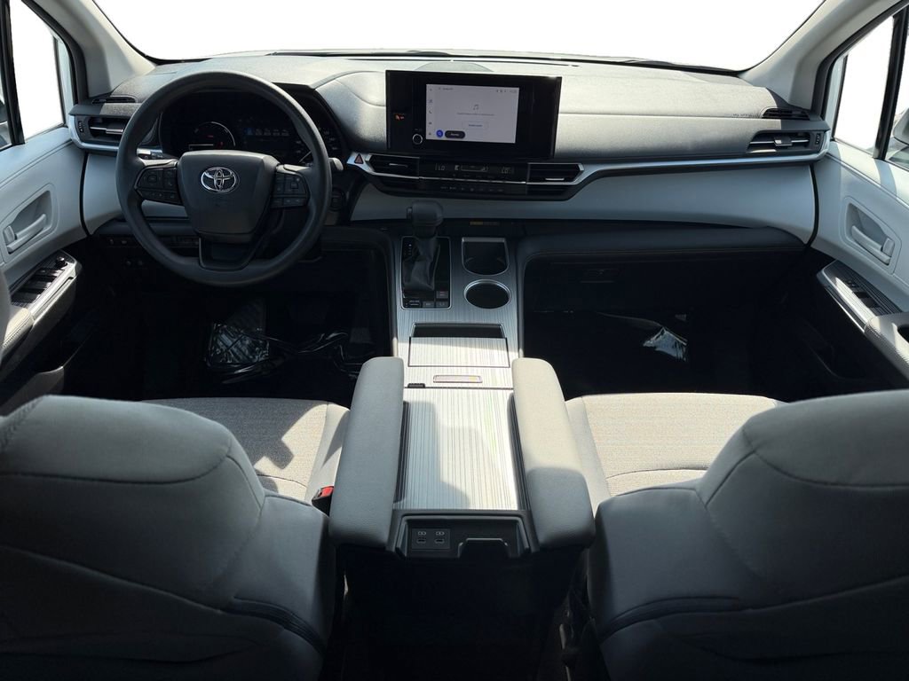 Used 2025 Toyota Sienna LE w/ LE Plus Package image 12