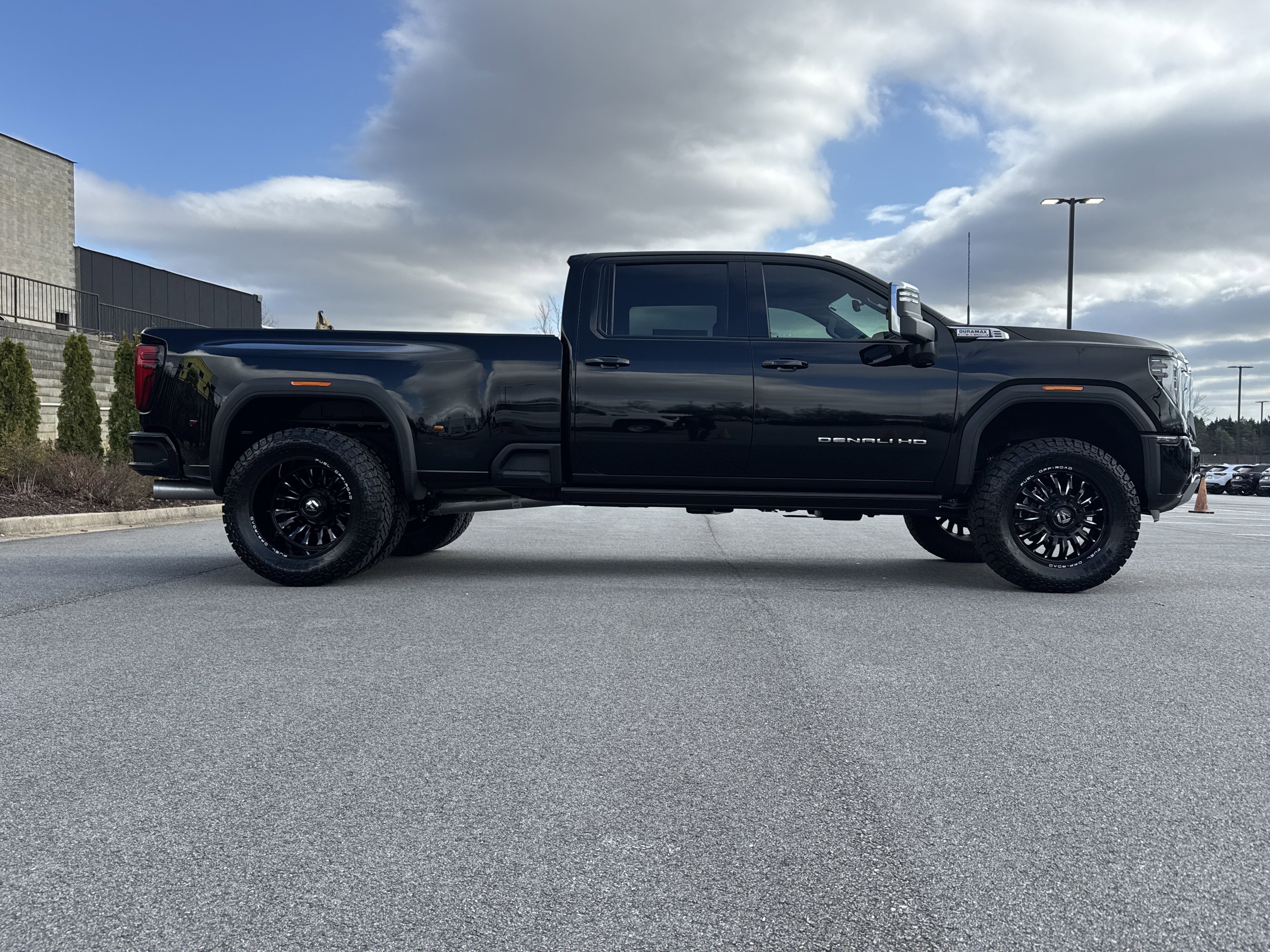 Used 2024 GMC Sierra 3500 Denali w/ Denali Reserve Package image 11