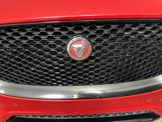 Used 2019 Jaguar F-PACE R-Sport image 9