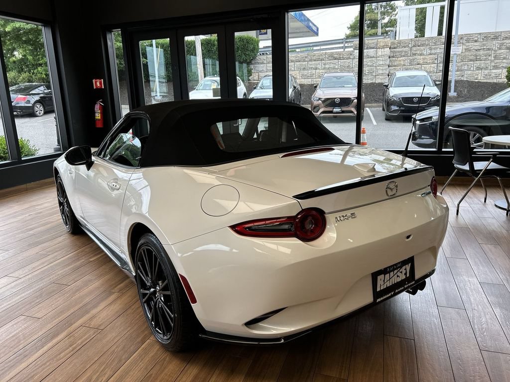 New 2026 MAZDA MX-5 Miata Club w/ Appearance Package RWD image 6