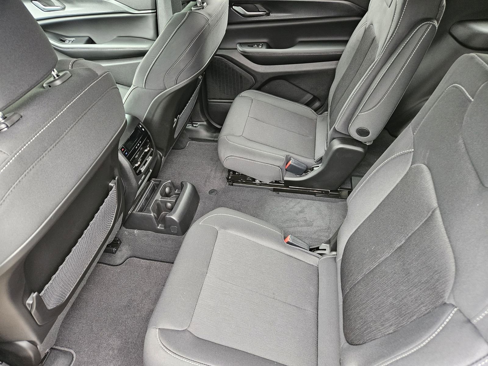 New 2025 Jeep Grand Cherokee L Laredo image 27