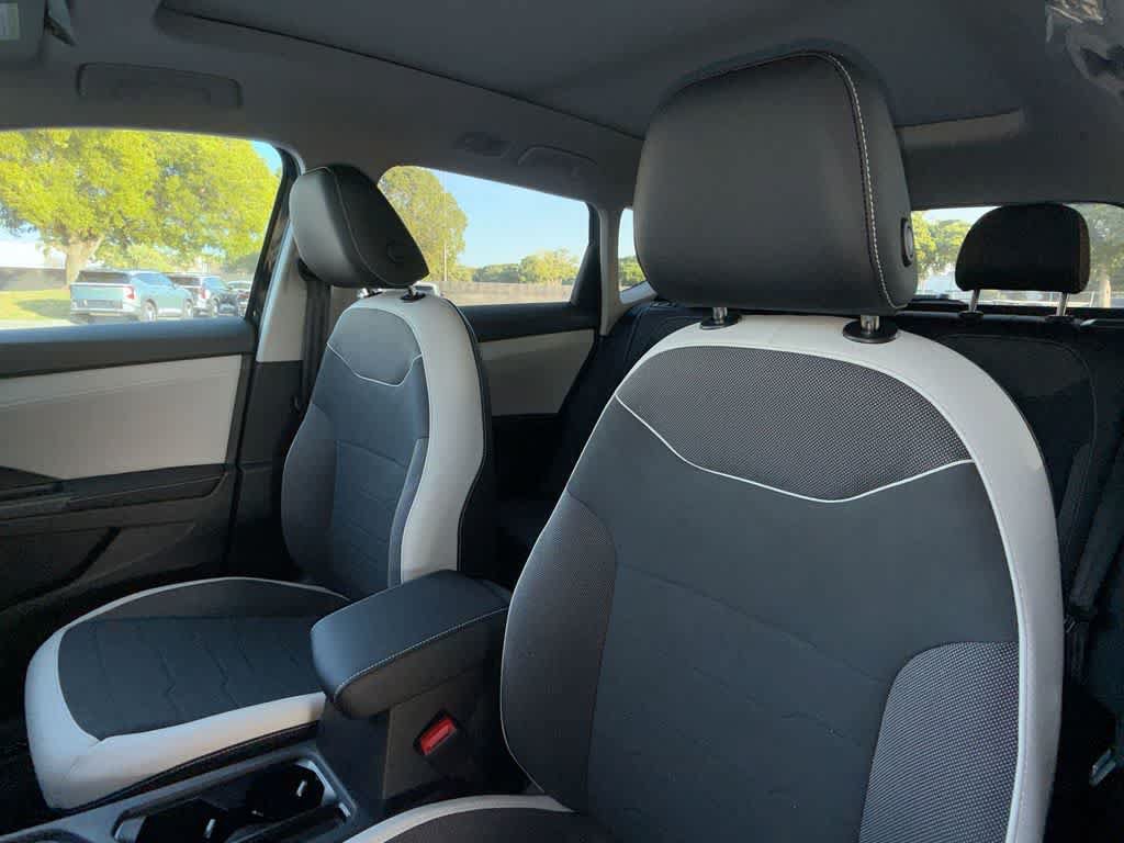 New 2026 Volkswagen Taos SE FWD image 14